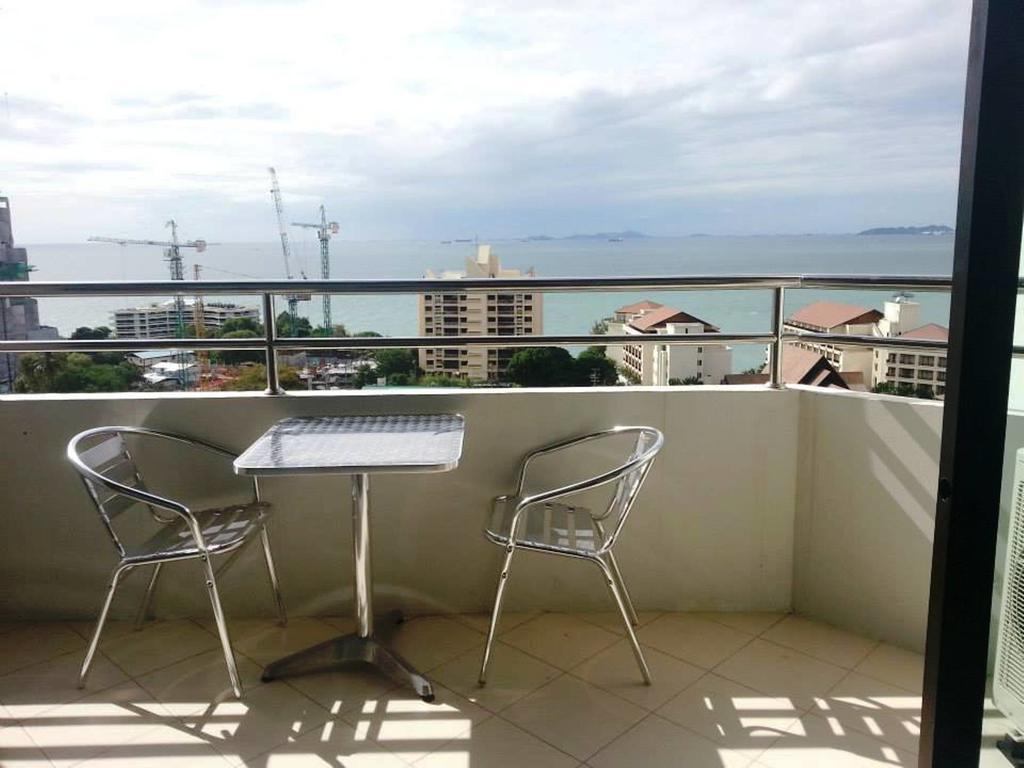 อาร์ คอน วงศ์อมาตย์ สวีท Hotel Pattaya ภายนอก รูปภาพ