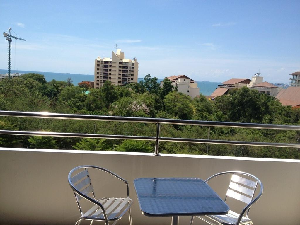 อาร์ คอน วงศ์อมาตย์ สวีท Hotel Pattaya ภายนอก รูปภาพ