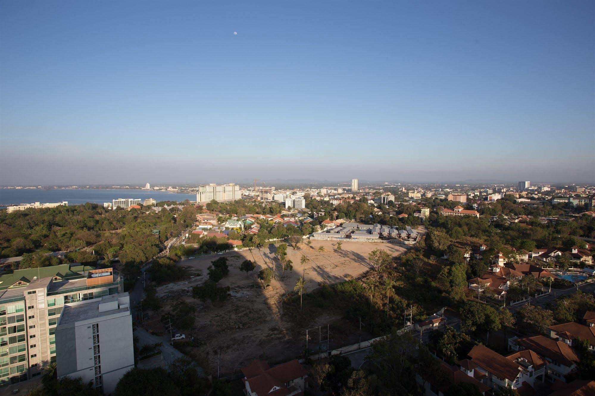 อาร์ คอน วงศ์อมาตย์ สวีท Hotel Pattaya ภายนอก รูปภาพ