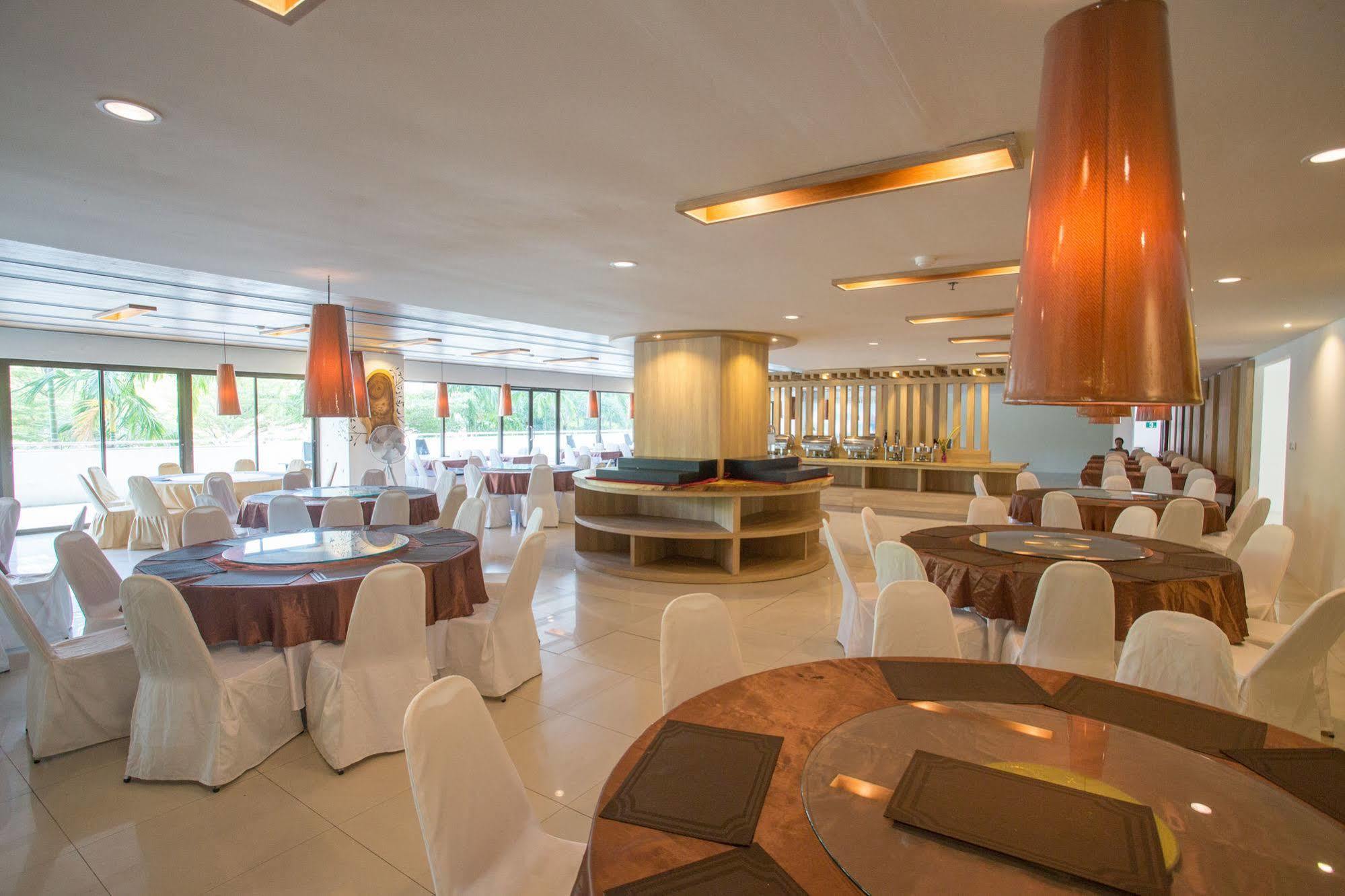อาร์ คอน วงศ์อมาตย์ สวีท Hotel Pattaya ภายนอก รูปภาพ